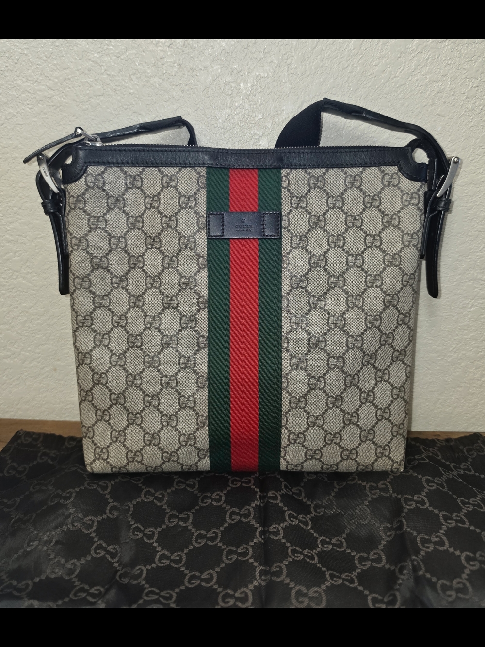 Gucci Shoulder/Messenger Bag GG Supreme